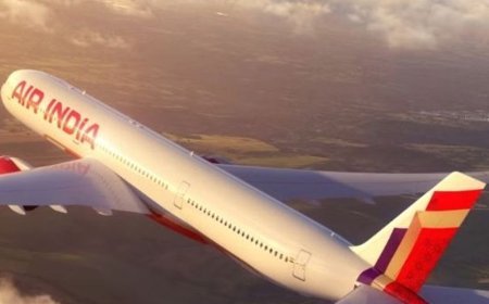 खराबी के बावजूद उड़ी एअर इंडिया की फ्लाइट:दरवाजे के पास से धुएं की गंध भी आई; DGCA का पायलट को नोटिस