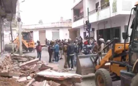 चौमूं में चला बुलडोजर, मस्जिद के बाहर रेलिंग को लेकर हुआ था बवाल