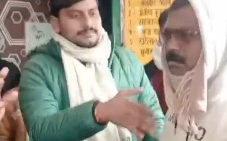 मतदाता सूची से जीवितों के नाम कटे:मृतकों के नाम बने रहने का आरोप, ग्रामीणों ने की शिकायत