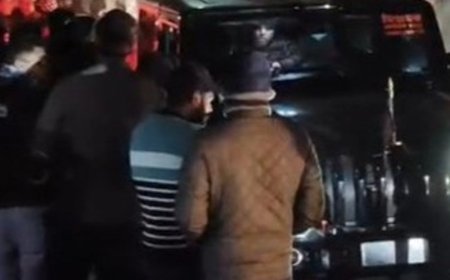 भाजपा विधायक प्रतिनिधि लिखी थार ने मचाया उत्पात, गाड़ियां तोड़ीं:मुरादाबाद में बुद्धि बिहार स्थित भाजपा कार्यालय के पास की घटना