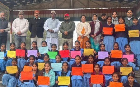 फर्रुखनगर राजकीय कन्या विद्यालय में स्किल डेवलपमेंट कैंप का समापन:छात्राओं ने साइबर सुरक्षा और आत्मरक्षा के सिखे गुर, अंतिम दिन प्रदर्शनी का आयोजन