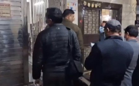 दिल्ली में युवक ने मां और भाई-बहन का मर्डर किया:लड्डू में धतूरे के बीज मिलाकर खिलाए, फिर मफलर से गला घोंटा; थाने में सरेंडर