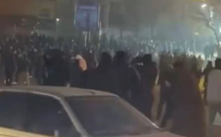 Iran Protests LIVE updates:  Iran में सत्ता परिवर्तन की लहर, खामेनेई के खिलाफ सड़कों पर जनसैलाब, Trump की नजर