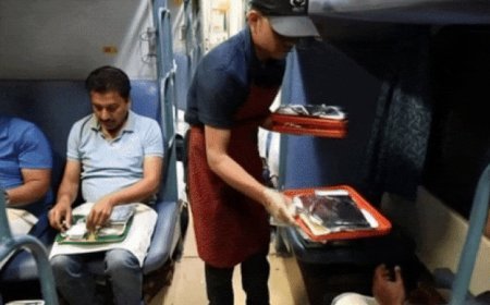 ट्रेंन में नॉनवेज खाना परोसने पर रेलवे को नोटिस:NHRC बोला- यात्रियों को पता होना चाहिए मीट हलाल है या झटका; चार हफ्ते में रिपोर्ट मांगी
