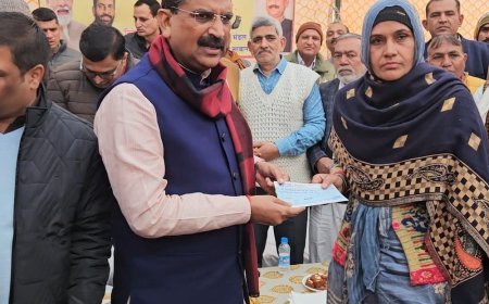 नरवाना में मंत्री बेदी ने बांटे सब्सिडी के चेक:सूर्य घर योजना के 78 लाभार्थियों को मिला लाभ; 35 लाख रुपए मिले