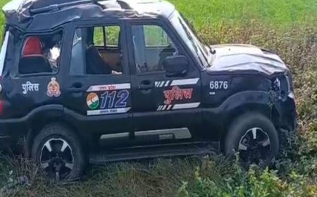 पुलिस पीआरवी वाहन पलटा, 4 पुलिसकर्मी घायल:शाहजहांपुर में ट्रक से टक्कर के बाद हादसा