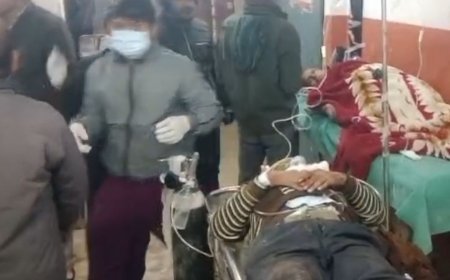 हरदोई में पिकअप पलटा, 8 लोग घायल:एक की हालत नाजुक, लखनऊ ट्रॉमा सेंटर रेफर