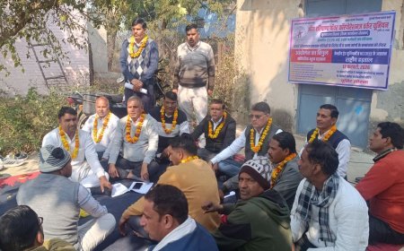 सोहना में बिजली कर्मचारियों की भूख हड़ताल:ऑनलाइन तबादला नीति का विरोध, बोले- कार्यक्षमता पर पडे़गा गलत असर, 12 को राष्ट्रव्यापी हड़ताल