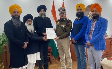 दिल्ली पुलिस कमिश्नर से मिला SGPC का प्रतिनिधिमंडल:पूर्व सीएम आतिशी के खिलाफ FIR की मांग, बोले- सिख गुरुओं पर टिप्पणी सहन नहीं