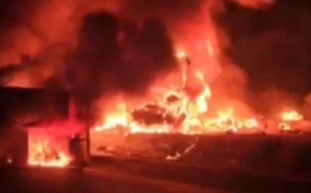 बस-ट्रक में भीषण भिड़ंत, बस में लगी आग, 3 लोग जिंदा जले