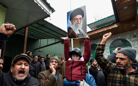 ईरान में हालात बेकाबू, प्रदर्शनकारियों पर ताबड़तोड़ फायरिंग, 250 से ज्यादा मस्जिदों को किया आग के हवाले