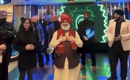 'कजरारे-कजरारे कारे-कारे नैना' गाने पर थिरके गुरुद्वारा साहिब के सेवादार:सिख समुदाय ने जताई नाराजगी, VIDEO वायरल होने पर बोले- माफ करो, आगे से नहीं नाचूंगा