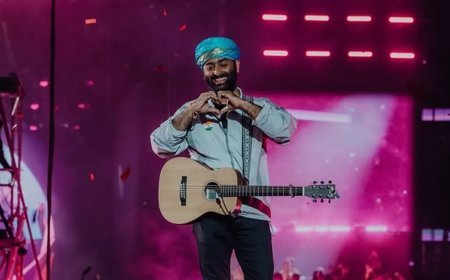 Arijit Singh Announces Retirement | खामोश हुई बॉलीवुड की रूहानी आवाज़: अरिजीत सिंह ने नम आँखों से किया 'प्लेबैक सिंगिंग' को अलविदा!