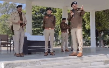 झज्जर में जूती पहनने पर पुलिस कर्मचारी सस्पेंड:ड्रेसिंग को लेकर ADGP दून ने जताई नाराजगी; एसीपी को लगाई फटकार