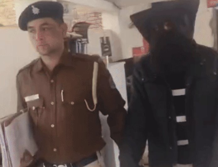 चंडीगढ़ में ट्रैफिक चालान का लिंक भेज 3.26 लाख ठगे:लिंक खोलते ही मोबाइल हैक, गुरुग्राम से आरोपी अरेस्ट, आईफोन 13 प्रो-मैक्स फोन बरामद