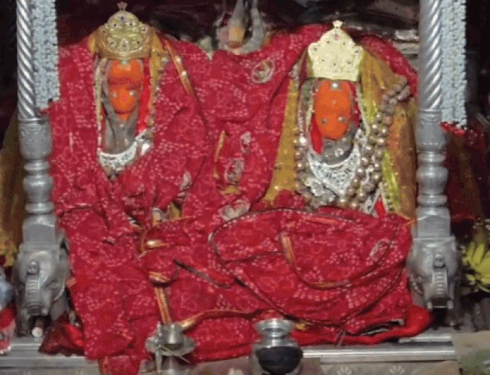 शक्तिपीठ शाकंभरी माता को चढ़ाई 8000 फीट लंबी चुनरी:ढोल-नगाड़ों-डीजे के साथ 18Km पैदल चलकर पहुंचे श्रद्धालु