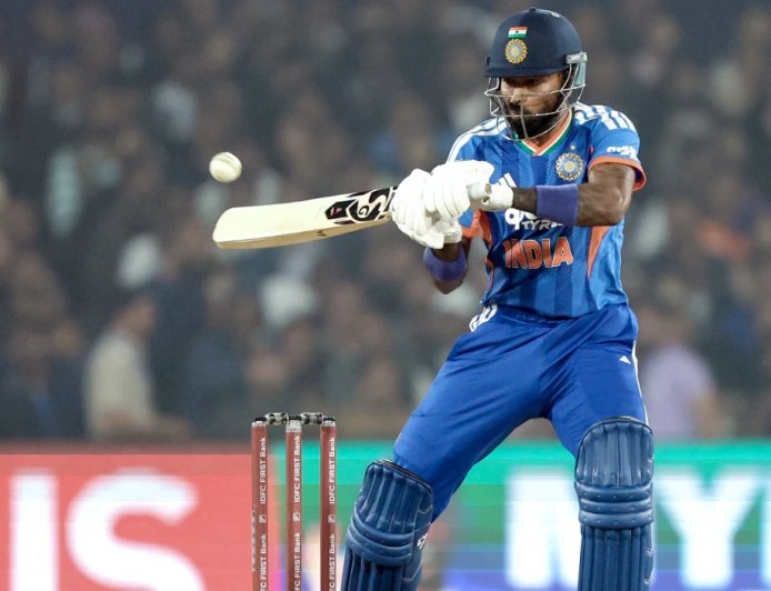 Hardik Pandya का 'Power Hitting' Show! एक ओवर में 5 छक्के, 93 गेंदों में बनाए 133 रन