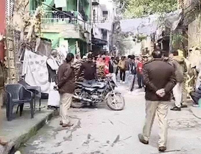 दिल्ली- 11वीं के स्टूडेंट को नाबालिगों ने लाठी-डंडों से पीटा:बीच-बचाव करने आए लोगों को भी मारा, छात्र की मौत; 6 नाबालिग हिरासत में