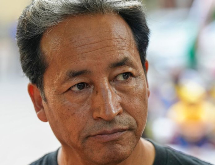 वांगचुक की पत्नी बोलीं- वे हिंसा नहीं फैला रहे थे:SC में कहा- तथ्य तोड़े-मरोड़े और अपराधी बता दिया; सोनम 3 महीने से जेल में हैं