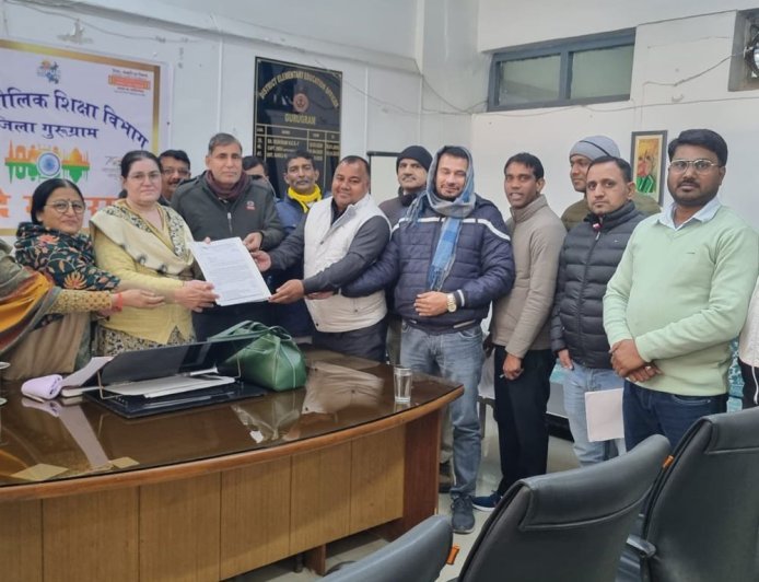 गुरुग्राम में एजुकेशन मिनिस्ट्रीयल स्टाफ एसोसिएशन की मीटिंग:11 फरवरी को पंचकूला शिक्षा सदन का करेंगे घेराव; DEEO को सौंपा मांगपत्र