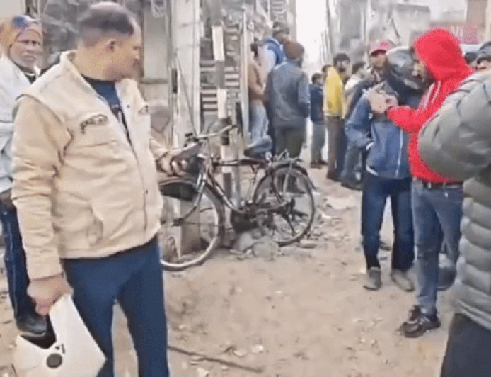 फरीदाबाद में डंपर ने युवक को कुचला, मौत:साइकिल से ड्यूटी जा रहा था; आरोपी वाहन छोड़कर फरार