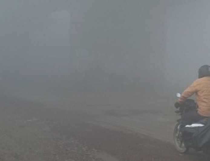 हनुमानगढ़ में दो दिन बाद लौटा घना कोहरा:सुबह विजिबिलिटी 20-30 मीटर पर सिमटी, ठंडी हवाओं से गलन बरकरार