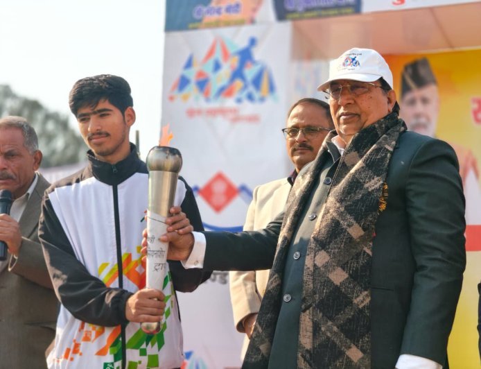 राज्यसभा सांसद नरेश बंसल ने देहरादून मे सांसद चैंपियनशिप ट्रॉफी का किया शुभारंभ।खिलाड़ियों से हाथ मिलाया, जीत की दी बधाईयां