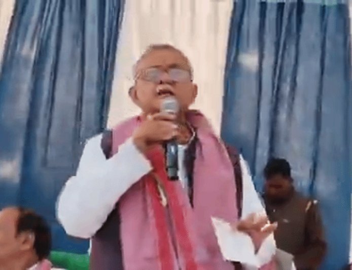 सपा सांसद बोले-मन करता है मंत्री को उठाकर फेंक दूं:उम्रदराज हूं, मन से बूढ़ा नहीं हूं, काम नहीं करने पर अफसर जूता खाएंगे