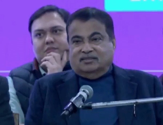 गडकरी बोले- पुराने लोगों को रिटायर होना चाहिए:नई पीढ़ी को कमान सौंपनी चाहिए; वे जिम्मेदारी संभाल ले तो पुरानी पीढ़ी दूसरा काम करे