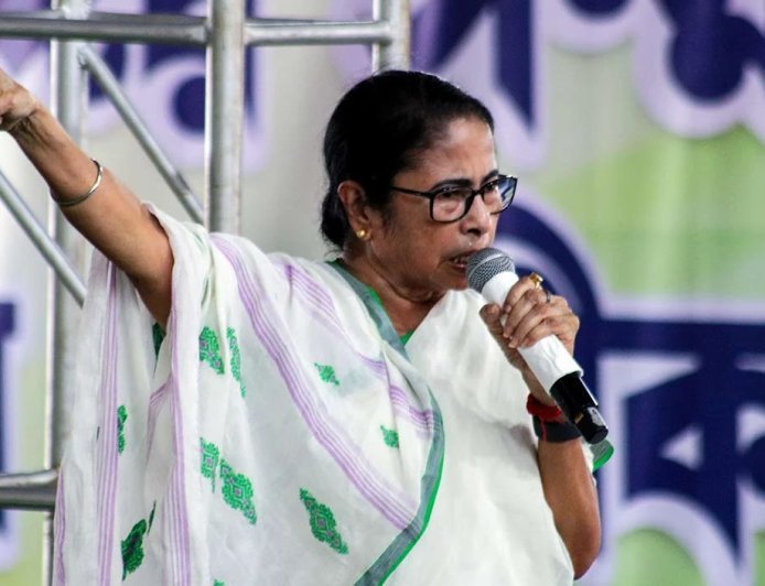 बंगाल में लोकतंत्र, विकास और अस्मिता की निर्णायक परीक्षा-घड़ी