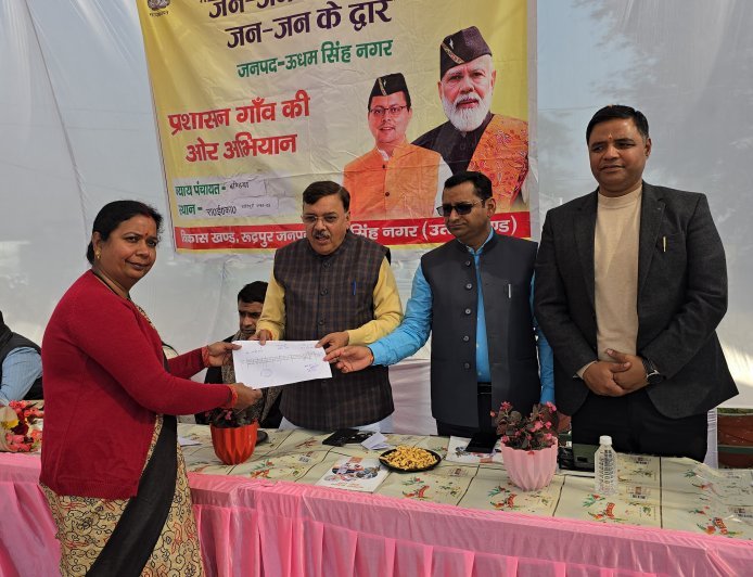 शिविर में प्रशासन और जनता के बीच हुआ सीधा संवाद व दिया योजनाओं का लाभ।