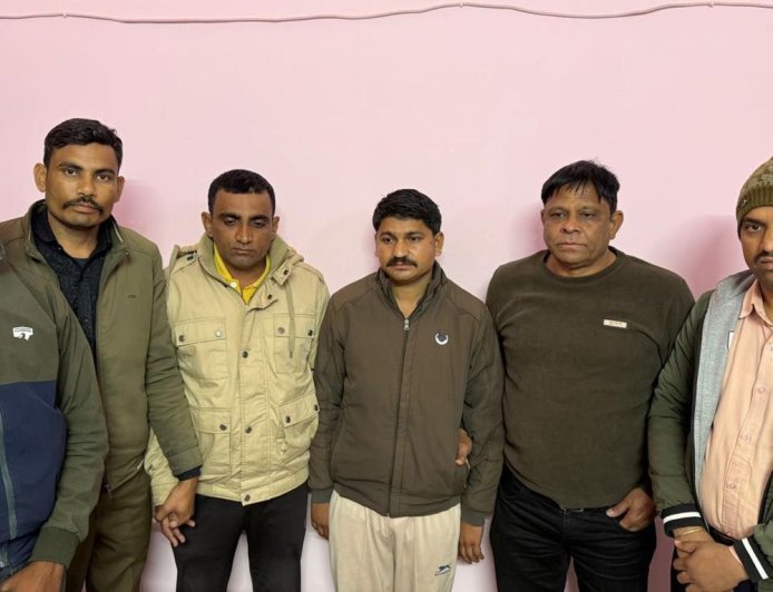 डूंगरपुर में रिश्वत लेते हेड कॉन्स्टेबल और कॉस्टेबल गिरफ्तार:FIR दर्ज नहीं करने के बदले में ली 1.50 लाख की घूस