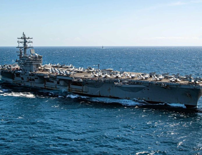 Iran की ओर बढ़ा अमेरिका का USS अब्राहम लिंकन बेड़ा, Trump बोले- मिशन के लिए तैयार