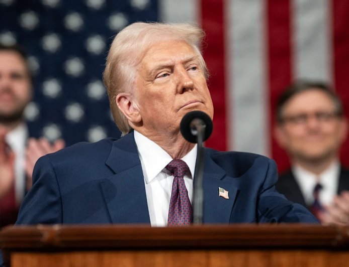 Donald Trump की नई चेतावनी: कनाडा पर 50% टैरिफ का खतरा, विमानों को डी-सर्टिफ़ाई करने की धमकी से बढ़ा 'ट्रेड वॉर'