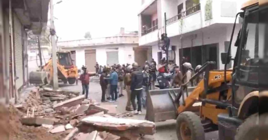 चौमूं में चला बुलडोजर, मस्जिद के बाहर रेलिंग को लेकर हुआ था बवाल