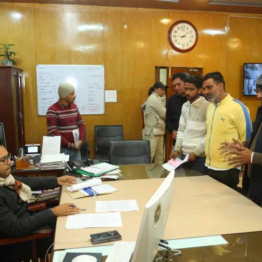 हनुमानगढ़ में 2 केएनजे उपस्वास्थ्य केंद्र बंद:डॉक्टर नहीं होने से ग्रामीण परेशान, इलाज के लिए दूर जाना है मजबूरी