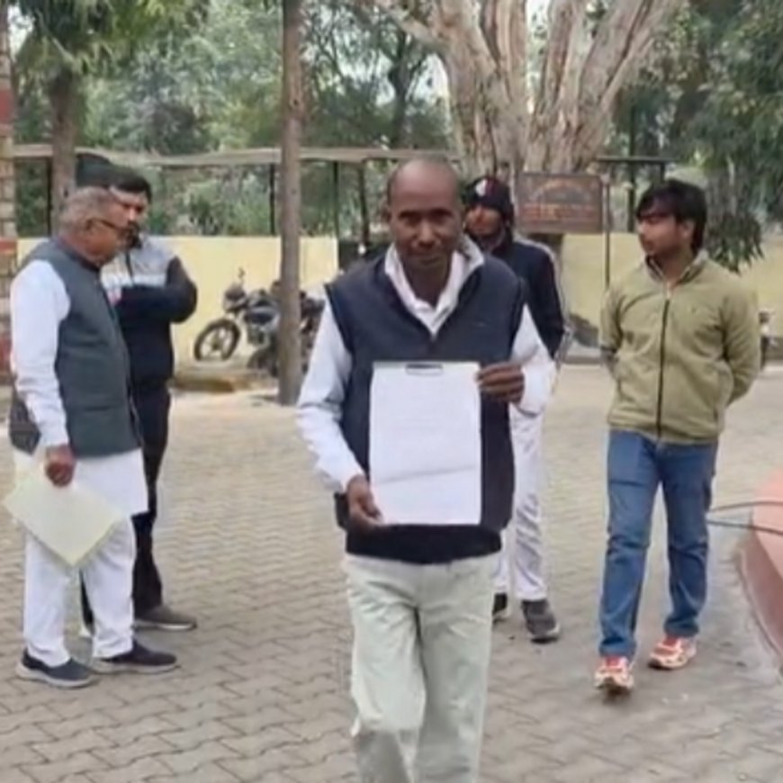 पार्षद कागज पर हिसाब लेकर पहुंचा:जिला परिषद में साधारण सभा की मीटिंग, पहले मीटिंग में कटोरा लेकर आ चुका पार्षद