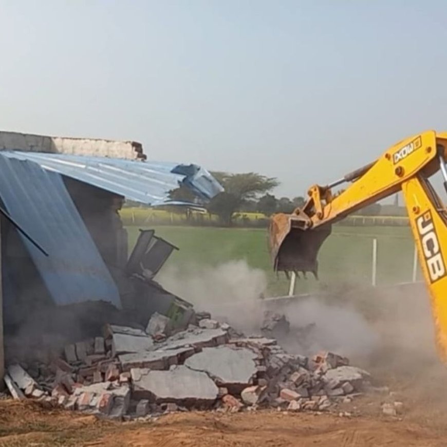 रेवाड़ी में 4 एकड़ में अवैध कॉलोनी पर चला बुलडोजर:8 डीपीसी, 5 निर्माण ध्वस्त; डीटीपी बोले- अवैध कॉलोनी में न खरीदें प्लॉट