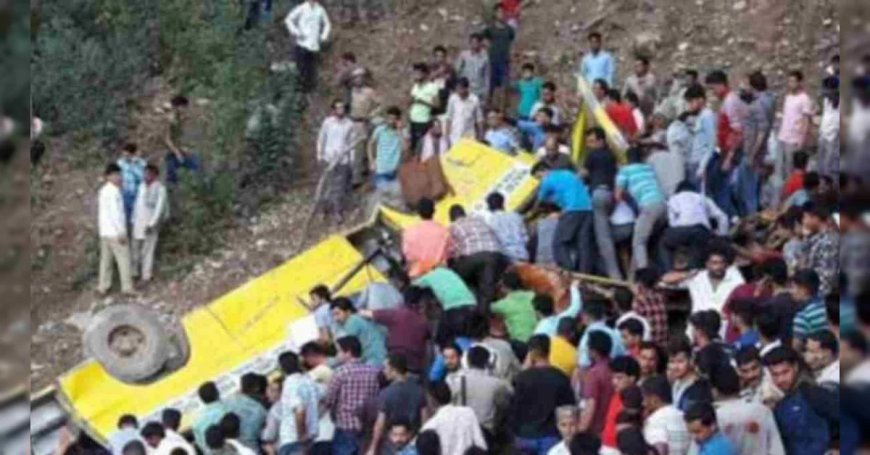 हिमाचल के सिरमौर में खाई में गिरी बस, 14 की मौत