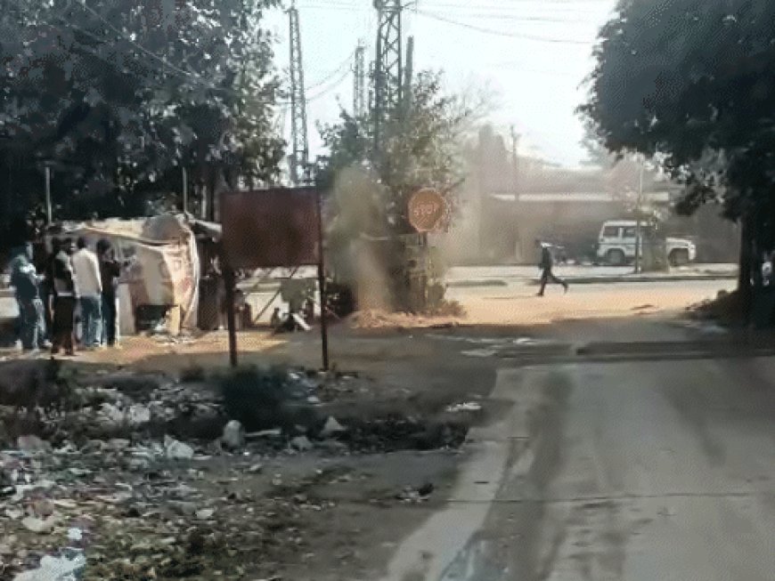 टपूकड़ा में गैस पाइपलाइन में लीकेज, VIDEO:बिजली पोल लगाने के लिए गड्ढा खोद रहा था विभाग, इलाका खाली कराया; बड़ा हादसा टला