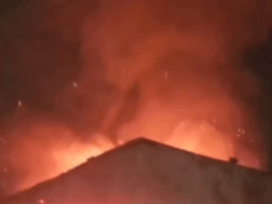 टोहाना में शॉर्ट सर्किट से मकान में लगी आग:लाखों का सामान जला, फायर ब्रिगेड टीम ने सिलेंडर निकाला बाहर