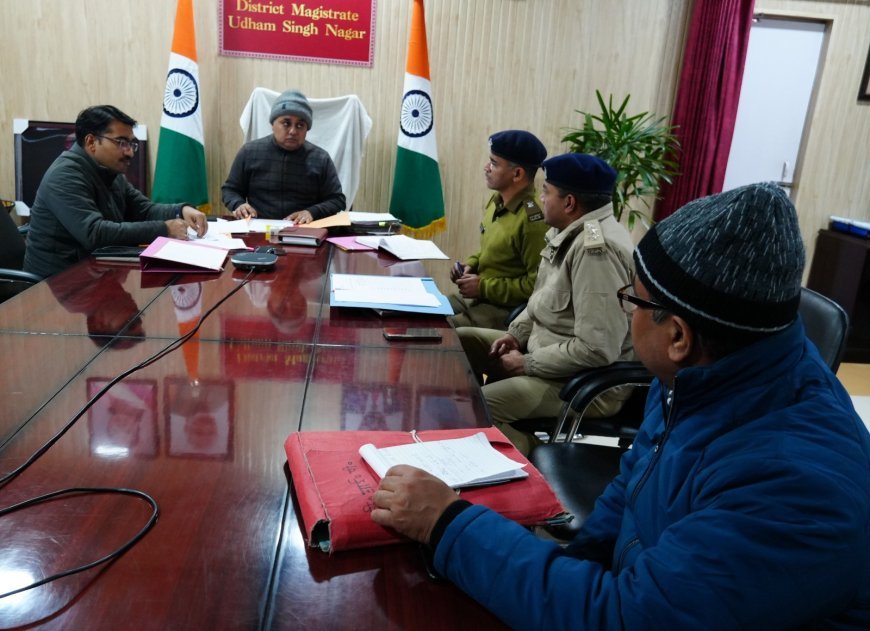 दो से अधिक शस्त्र रखने वाले शस्त्रधारकों के शस्त्र जमा कराये जाने के दिये निर्देश-जिलाधिकारी*