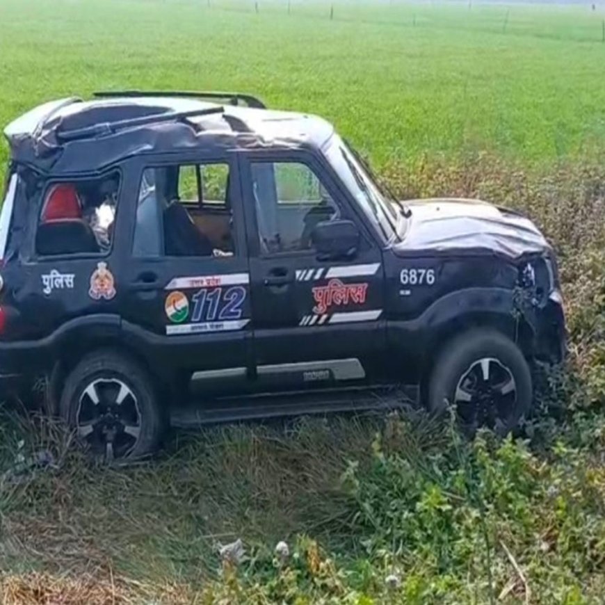 पुलिस पीआरवी वाहन पलटा, 4 पुलिसकर्मी घायल:शाहजहांपुर में ट्रक से टक्कर के बाद हादसा