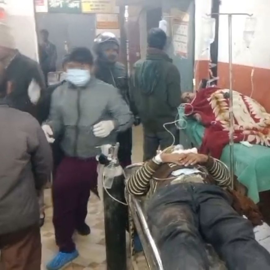 हरदोई में पिकअप पलटा, 8 लोग घायल:एक की हालत नाजुक, लखनऊ ट्रॉमा सेंटर रेफर