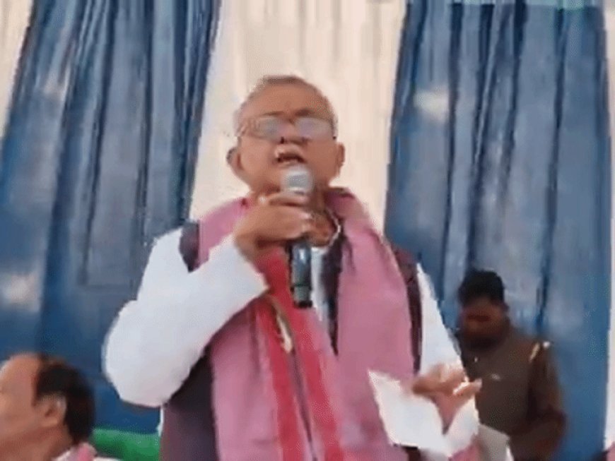 सपा सांसद बोले-मन करता है मंत्री को उठाकर फेंक दूं:उम्रदराज हूं, मन से बूढ़ा नहीं हूं, काम नहीं करने पर अफसर जूता खाएंगे