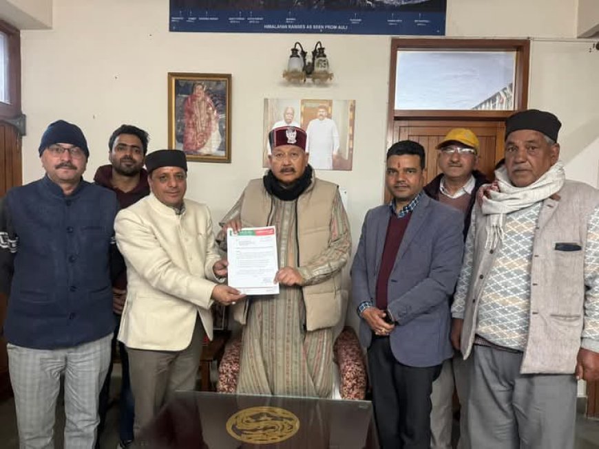 नौगांव व चिन्याली सौड मे मार्ग और आवास गृह की मांग पर महाराज से मिले चौहान