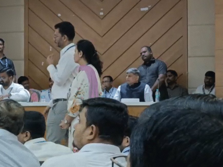 मुंबई समेत 15 नगर निगम में महिला महापौर होंगी:उद्धव गुट का आरोप- BMC के लिए नियम बदले, OBC या ST का मेयर होना था