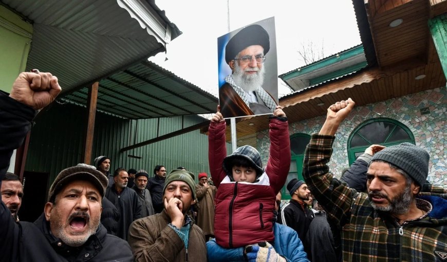 ईरान में हालात बेकाबू, प्रदर्शनकारियों पर ताबड़तोड़ फायरिंग, 250 से ज्यादा मस्जिदों को किया आग के हवाले