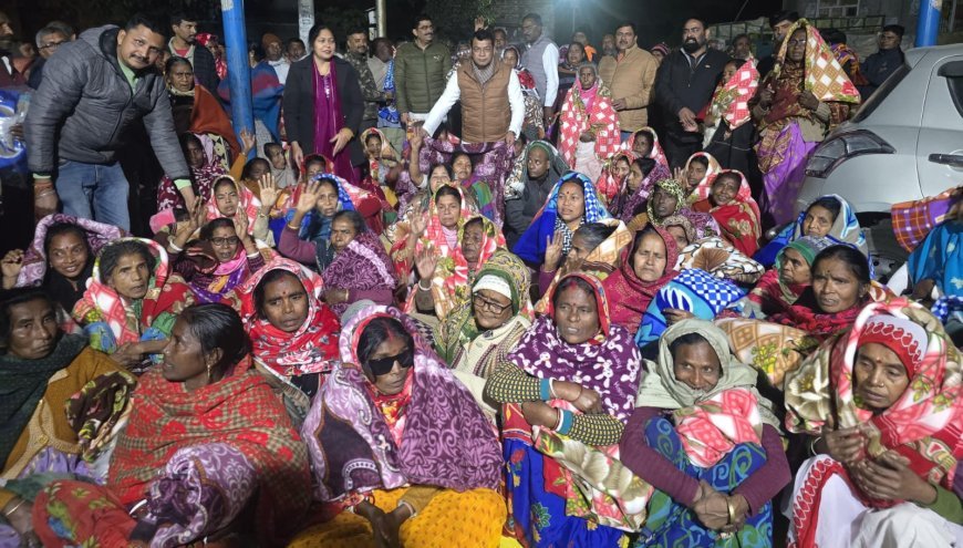 *विधायक शिव अरोरा ने शिवपुर क्षेत्र मे 200 से अधिक जरूरतमंद लोगो को बाटे कम्बल! लिया महिला,बुजुर्गों का आशीर्वाद*