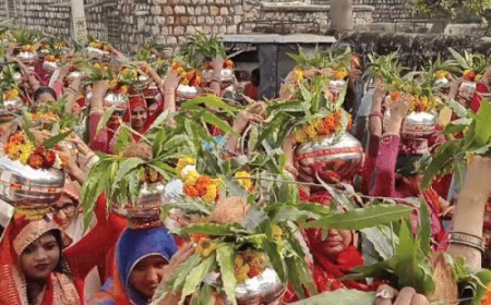 महिलाओं ने 251 कलशों के साथ निकाली शोभायात्रा:हिंदू सम्मेलन के तहत कलश यात्रा, गीता पाठ जैसे आयोजन हुए